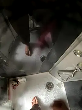 Snapshot of lescro95_ chatting on October 17, 12:52 pm lescro95  online show from October 17, 12:52 pm