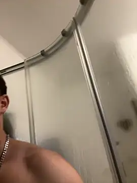 Snapshot of lescro95_ chatting on November 10, 10:42 pm lescro95 online show from November 10, 10:42 pm