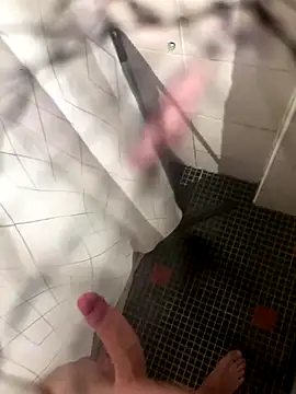 Snapshot of lescro95_ chatting on November 23, 1:44 pm lescro95 online show from November 23, 1:44 pm