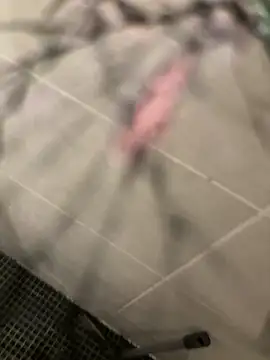 Snapshot of lescro95_ chatting on December 21, 8:10 am lescro95 online show from December 21, 8:10 am