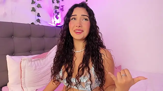 Snapshot of charlotte_james0 chatting on March 3, 1:31 am charlotte james0 online show from March 3, 1:31 am