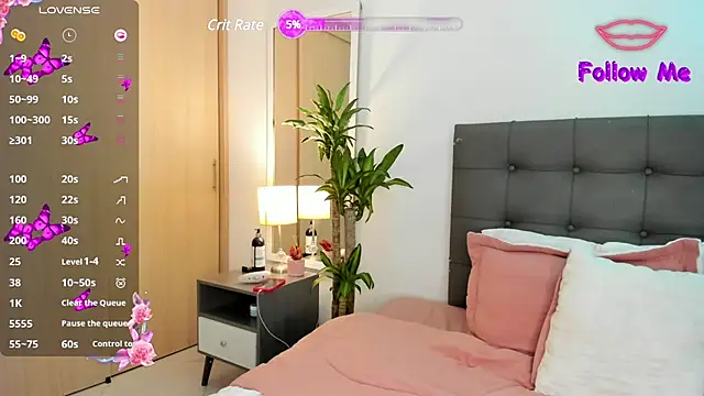 Snapshot of charlotte_james0 chatting on March 23, 2:59 am charlotte james0 online show from March 23, 2:59 am