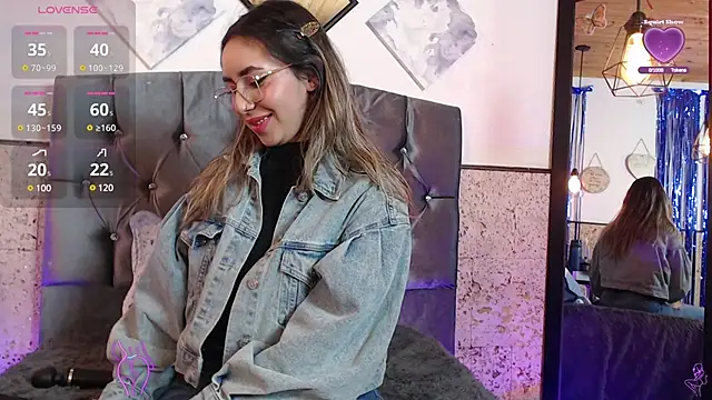 Scarlett Khan online show from January 18, 2:58 am