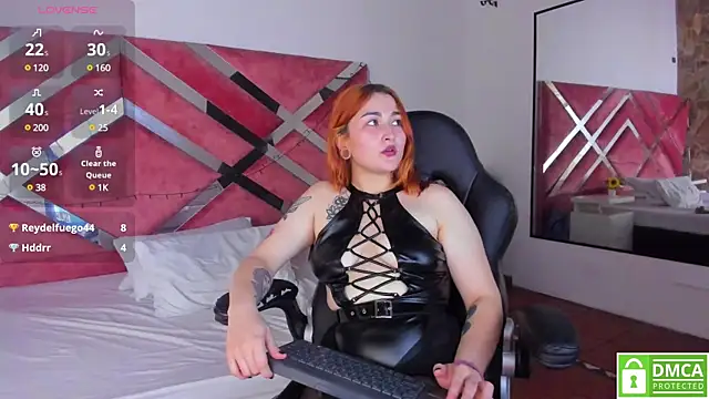 Snapshot of madame_ibby chatting on January 20, 10:15 pm madame ibby online show from January 20, 10:15 pm