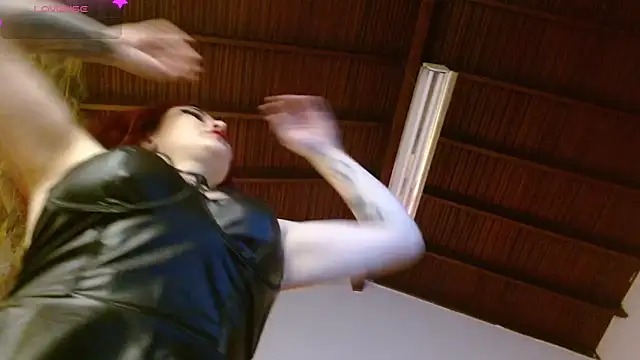 Snapshot of madame_ibby chatting on October 31, 1:34 pm madame ibby online show from October 31, 1:34 pm