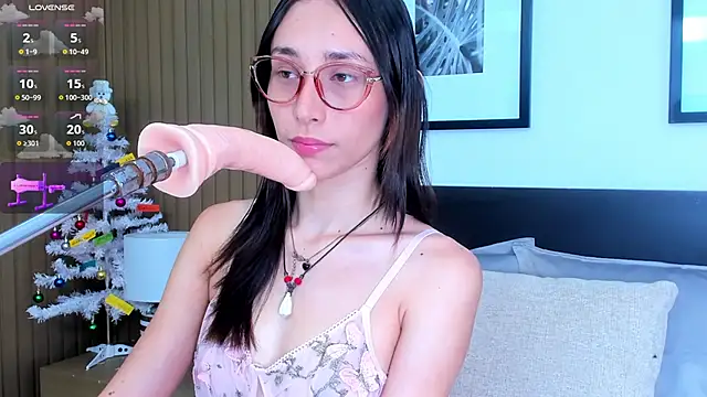 Snapshot of doll_bella_ chatting on December 14, 7:51 pm doll bella online show from December 14, 7:51 pm