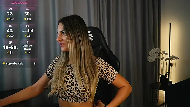 Snapshot of izzy_belle chatting on February 1, 10:05 am izzy belle online show from February 1, 10:05 am