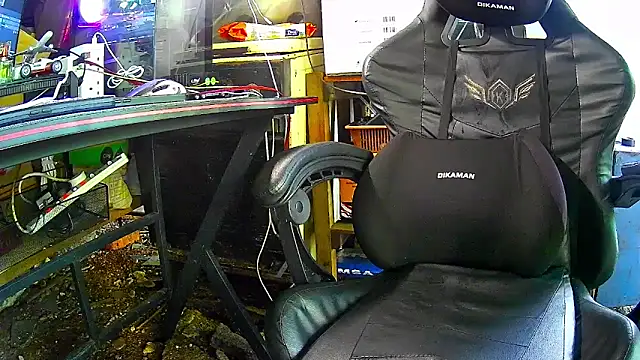 Snapshot of funmix00 chatting on January 8, 7:45 am funmix00 online show from January 8, 7:45 am