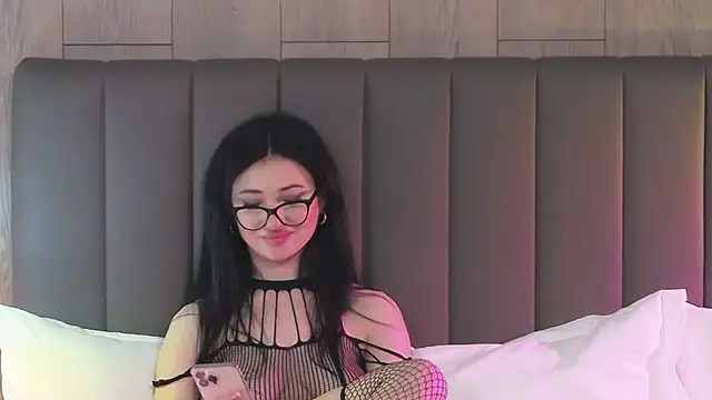 Snapshot of AllisonSky chatting on December 18, 3:22 pm AllisonSky online show from December 18, 3:22 pm