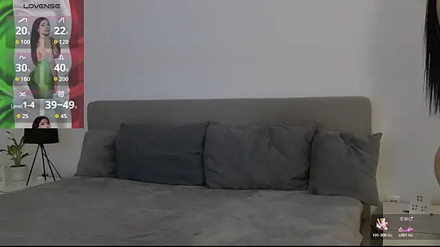 Snapshot of AllisonSky chatting on November 7, 1:44 pm AllisonSky online show from November 7, 1:44 pm