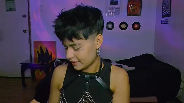 Snapshot of alex_one888 chatting on October 5, 12:09 am alex one888 online show from October 5, 12:09 am