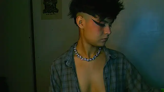 Snapshot of alex_one888 chatting on November 14, 11:24 pm alex one888 online show from November 14, 11:24 pm