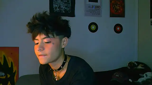 Snapshot of alex_one888 chatting on November 19, 10:43 pm alex one888 online show from November 19, 10:43 pm