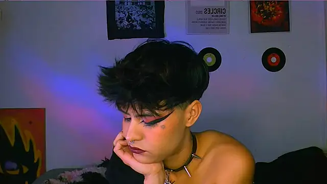 Snapshot of alex_one888 chatting on November 22, 1:15 am alex one888 online show from November 22, 1:15 am