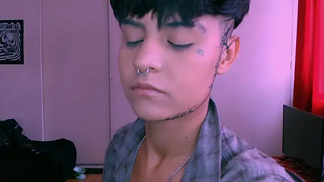 Snapshot of alex_one888 chatting on December 20, 7:32 pm alex one888 online show from December 20, 7:32 pm