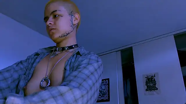 Snapshot of alex_one888 chatting on January 10, 8:32 pm alex one888 online show from January 10, 8:32 pm