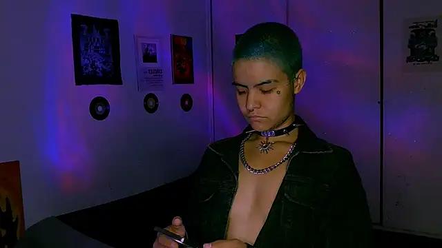 Snapshot of alex_one888 chatting on January 13, 11:43 pm alex one888 online show from January 13, 11:43 pm