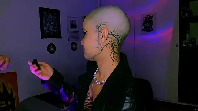 Snapshot of alex_one888 chatting on January 15, 12:04 am alex one888 online show from January 15, 12:04 am