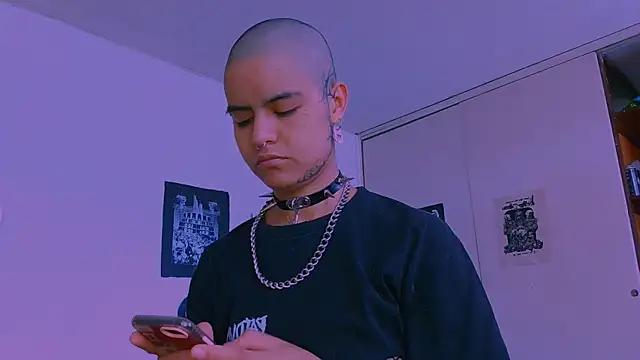 Snapshot of alex_one888 chatting on February 4, 6:25 pm alex one888 online show from February 4, 6:25 pm