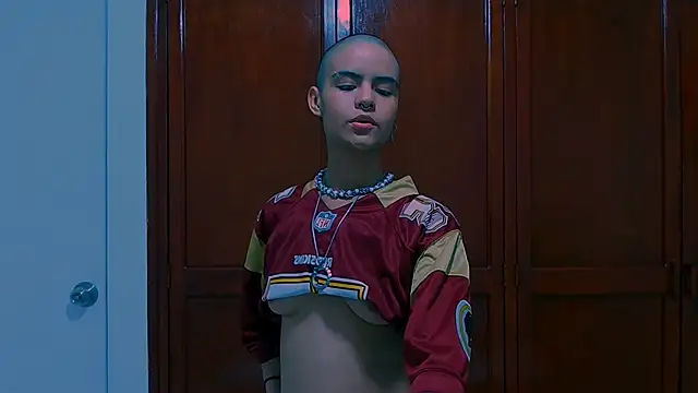 Snapshot of alex_one888 chatting on February 6, 1:43 am alex one888 online show from February 6, 1:43 am