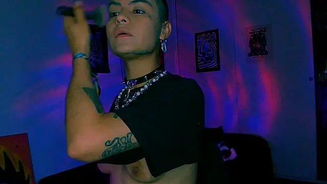 Snapshot of alex_one888 chatting on February 11, 11:10 pm alex one888 online show from February 11, 11:10 pm