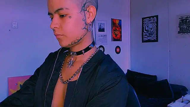 Snapshot of alex_one888 chatting on February 19, 10:28 pm alex one888 online show from February 19, 10:28 pm