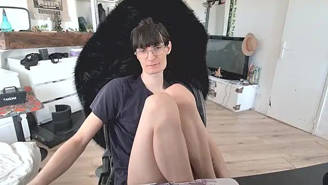 CeriseLapine online show from October 10, 8:13 am