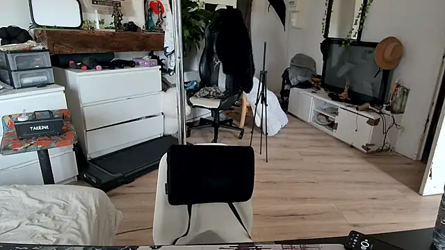 CeriseLapine online show from November 11, 1:44 pm