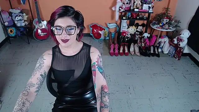 Snapshot of MissMiia2 chatting on December 30, 9:59 am MissMiia2 online show from December 30, 9:59 am