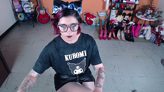 Snapshot of MissMiia2 chatting on January 2, 1:30 pm MissMiia2 online show from January 2, 1:30 pm