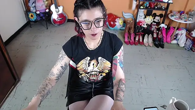 Snapshot of MissMiia2 chatting on January 10, 7:11 pm MissMiia2 online show from January 10, 7:11 pm