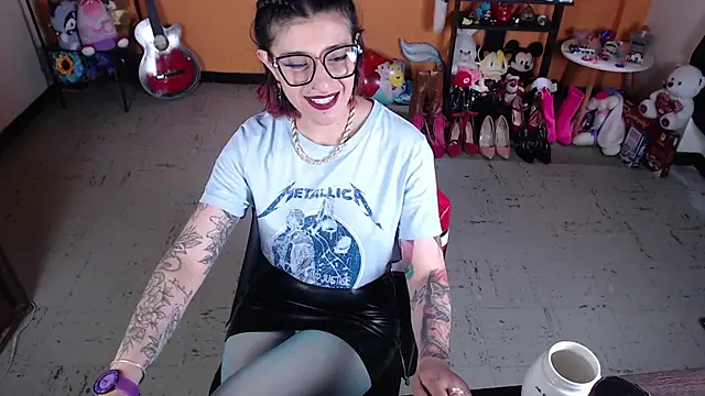Snapshot of MissMiia2 chatting on January 11, 2:04 pm MissMiia2 online show from January 11, 2:04 pm