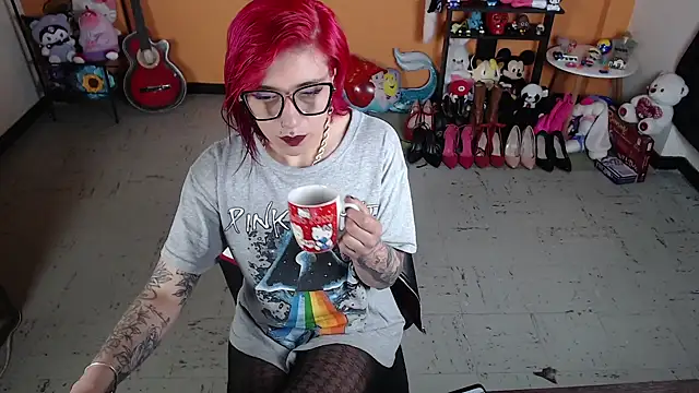 Snapshot of MissMiia2 chatting on January 25, 1:08 pm MissMiia2 online show from January 25, 1:08 pm