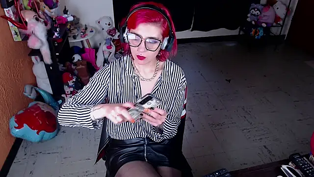 Snapshot of MissMiia2 chatting on February 7, 2:37 pm MissMiia2 online show from February 7, 2:37 pm