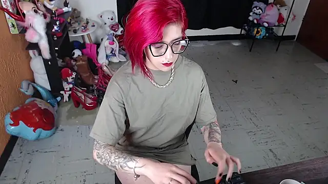 Snapshot of MissMiia2 chatting on February 8, 3:42 pm MissMiia2 online show from February 8, 3:42 pm
