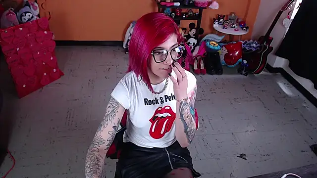 Snapshot of MissMiia2 chatting on March 4, 5:03 pm MissMiia2 online show from March 4, 5:03 pm