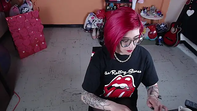 Snapshot of MissMiia2 chatting on March 9, 4:33 pm MissMiia2 online show from March 9, 4:33 pm