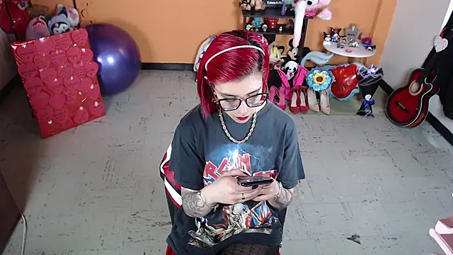 Snapshot of MissMiia2 chatting on March 13, 7:28 pm MissMiia2 online show from March 13, 7:28 pm