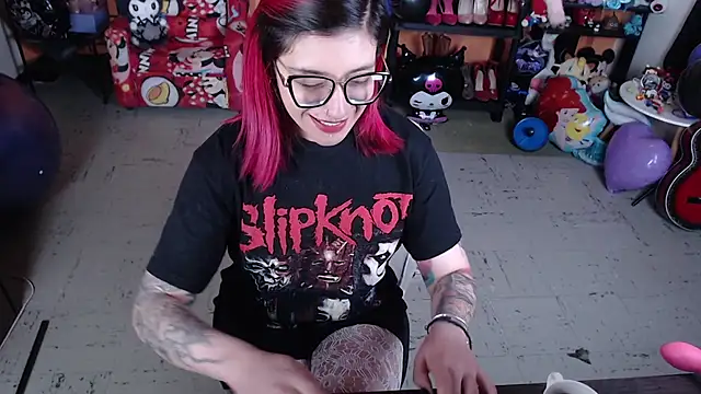 Snapshot of MissMiia2 chatting on September 14, 1:21 pm MissMiia2 online show from September 14, 1:21 pm