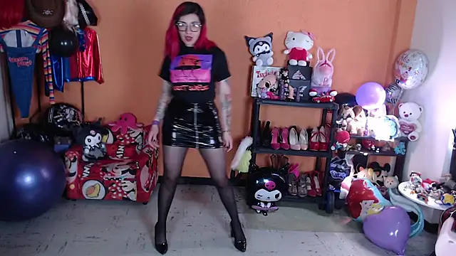 Snapshot of MissMiia2 chatting on October 1, 2:12 pm MissMiia2 online show from October 1, 2:12 pm
