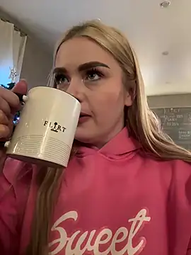 Snapshot of April_Vance chatting on December 10, 6:01 am April Vance online show from December 10, 6:01 am