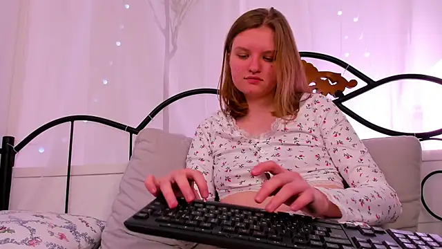 LilianSwall online show from March 16, 12:44 pm