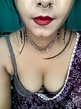 Snapshot of Diamond_queeen chatting on December 21, 9:36 pm Diamond queeen online show from December 21, 9:36 pm