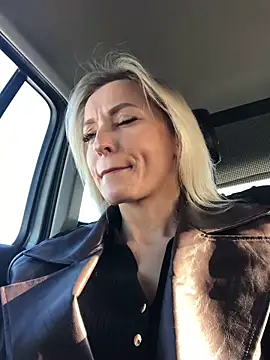 Snapshot of Diamond_Bunny_ chatting on November 1, 11:34 am Diamond Bunny online show from November 1, 11:34 am