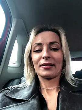 Snapshot of Diamond_Bunny_ chatting on November 9, 11:08 am Diamond Bunny online show from November 9, 11:08 am