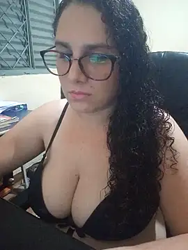 Snapshot of litha_luna chatting on December 2, 8:30 am litha luna online show from December 2, 8:30 am