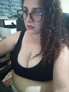 Snapshot of litha_luna chatting on December 5, 7:38 am litha luna online show from December 5, 7:38 am