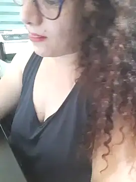 Snapshot of litha_luna chatting on December 9, 8:00 am litha luna online show from December 9, 8:00 am