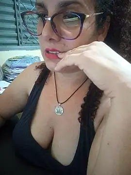 Snapshot of litha_luna chatting on December 15, 2:52 am litha luna online show from December 15, 2:52 am