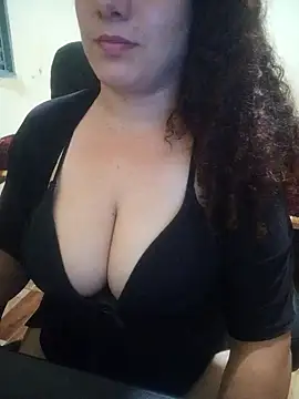 Snapshot of litha_luna chatting on January 18, 4:15 am litha luna online show from January 18, 4:15 am